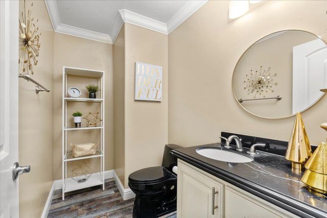 221 S 6th Ave, Oakdale, CA 95361