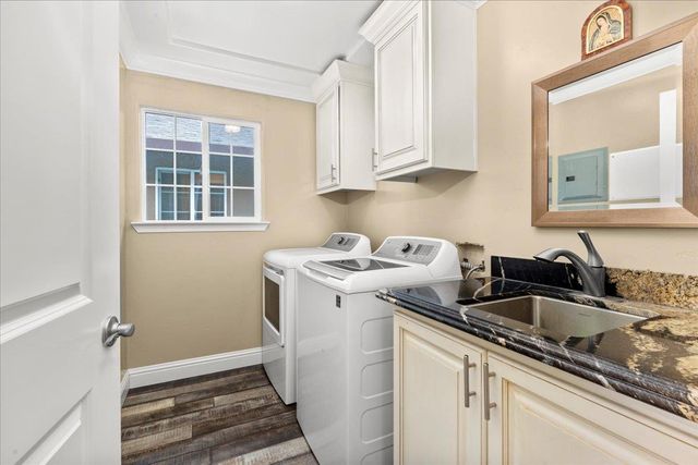 221 S 6th Ave, Oakdale, CA 95361