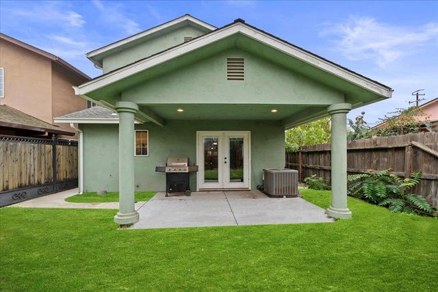 221 S 6th Ave, Oakdale, CA 95361