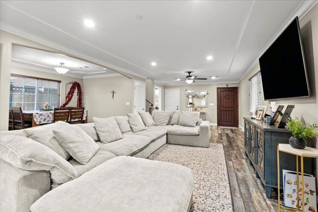 221 S 6th Ave, Oakdale, CA 95361