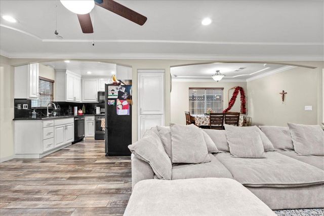 221 S 6th Ave, Oakdale, CA 95361