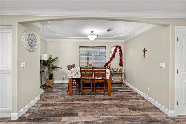 221 S 6th Ave, Oakdale, CA 95361