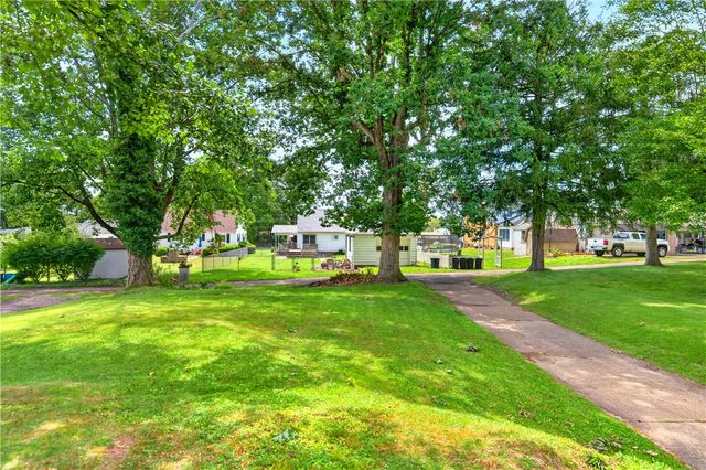 1312 Oak St, Connellsville, PA 15425