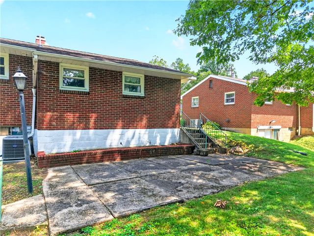1312 Oak St, Connellsville, PA 15425