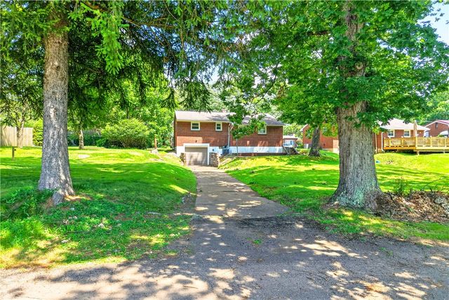 1312 Oak St, Connellsville, PA 15425