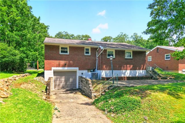 1312 Oak St, Connellsville, PA 15425