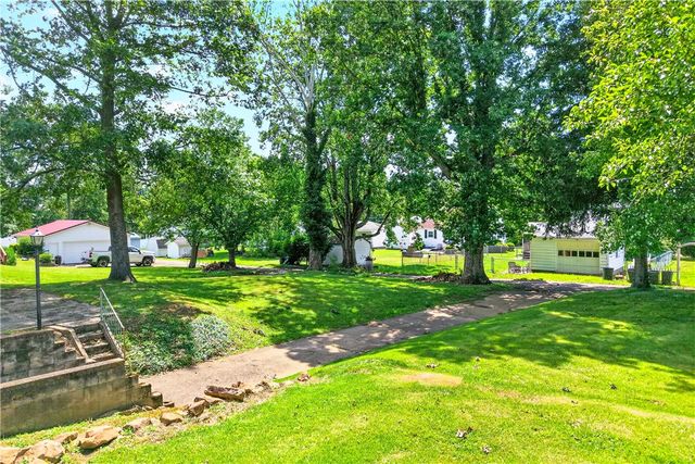 1312 Oak St, Connellsville, PA 15425
