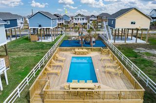 1057 Johnson Road, Gilchrist, TX 77617
