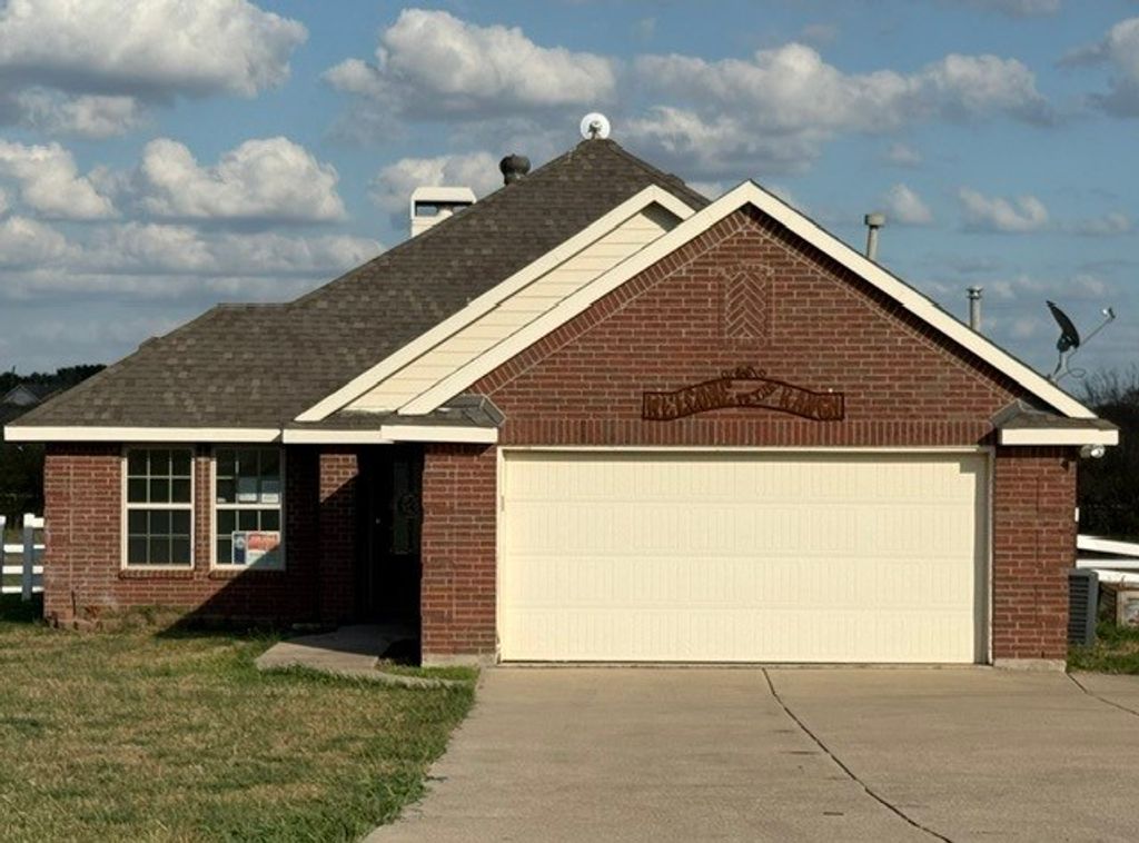 319 Hawk Ridge Road, Decatur, TX 76234 — exterior