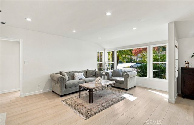 2142 E Chevy Chase, Glendale, CA 91206