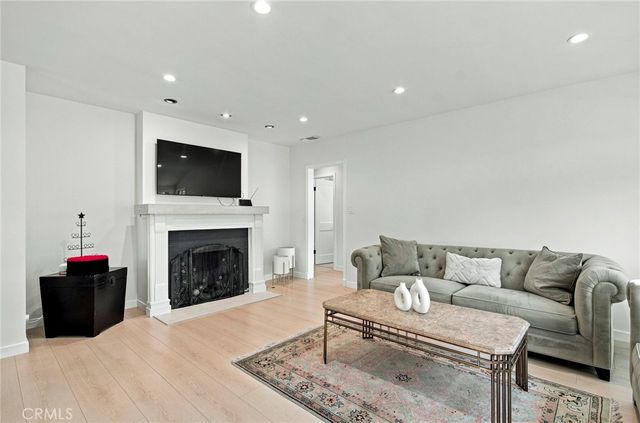 2142 E Chevy Chase, Glendale, CA 91206