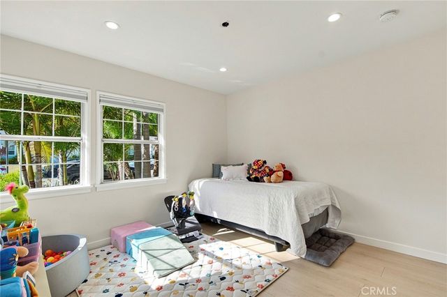 2142 E Chevy Chase, Glendale, CA 91206