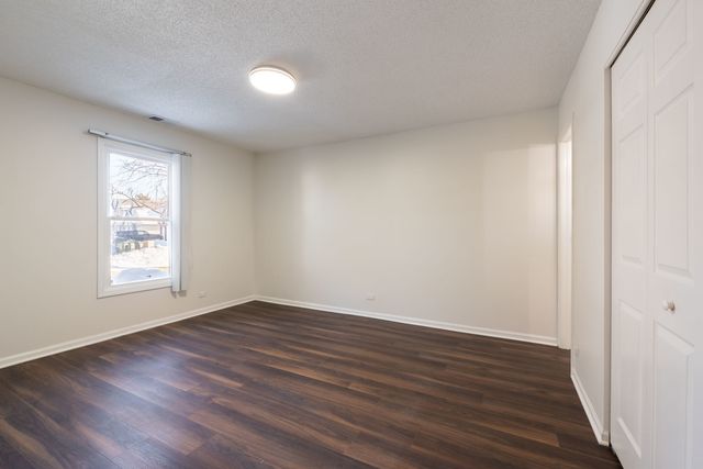 32 W Fern Court 116B, Palatine, IL 60067