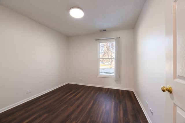 32 W Fern Court 116B, Palatine, IL 60067