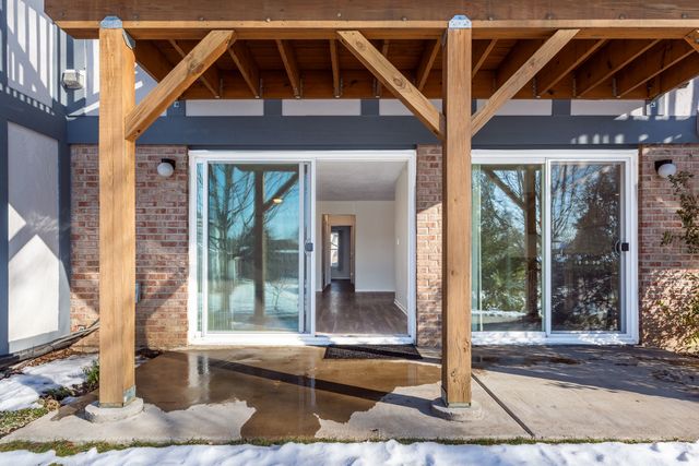 32 W Fern Court 116B, Palatine, IL 60067