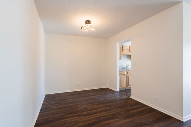 32 W Fern Court 116B, Palatine, IL 60067