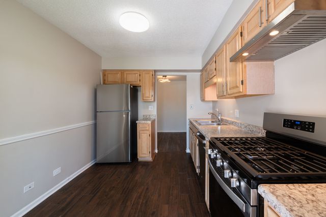 32 W Fern Court 116B, Palatine, IL 60067