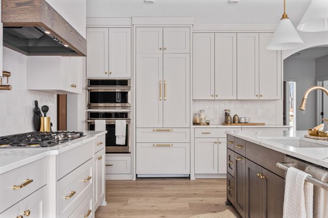 3916 McMenemy Street, Vadnais Heights, MN 55127