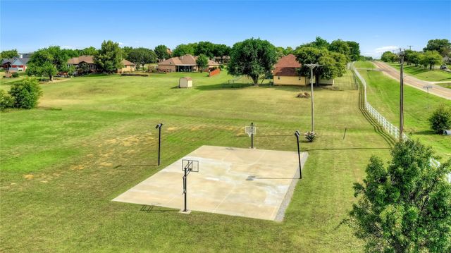 19 Preakness Place Road, Van Alstyne, TX 75495