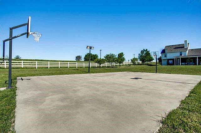 19 Preakness Place Road, Van Alstyne, TX 75495