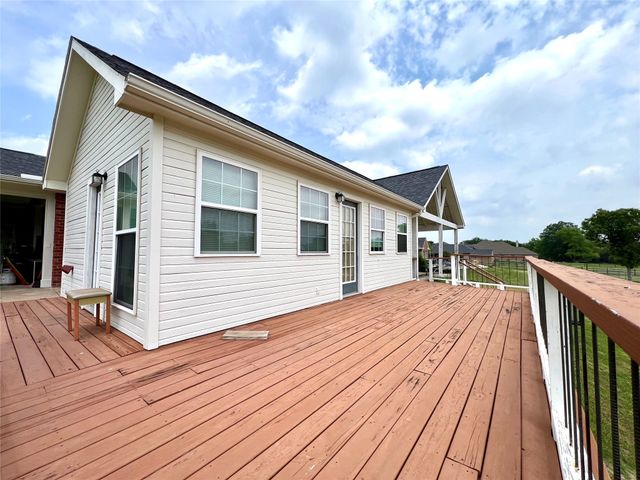 19 Preakness Place Road, Van Alstyne, TX 75495