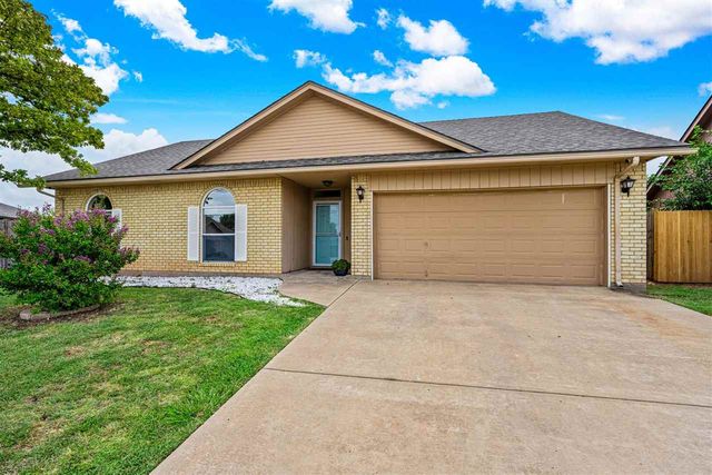 3904 SW Wolf St, Lawton, OK 73505