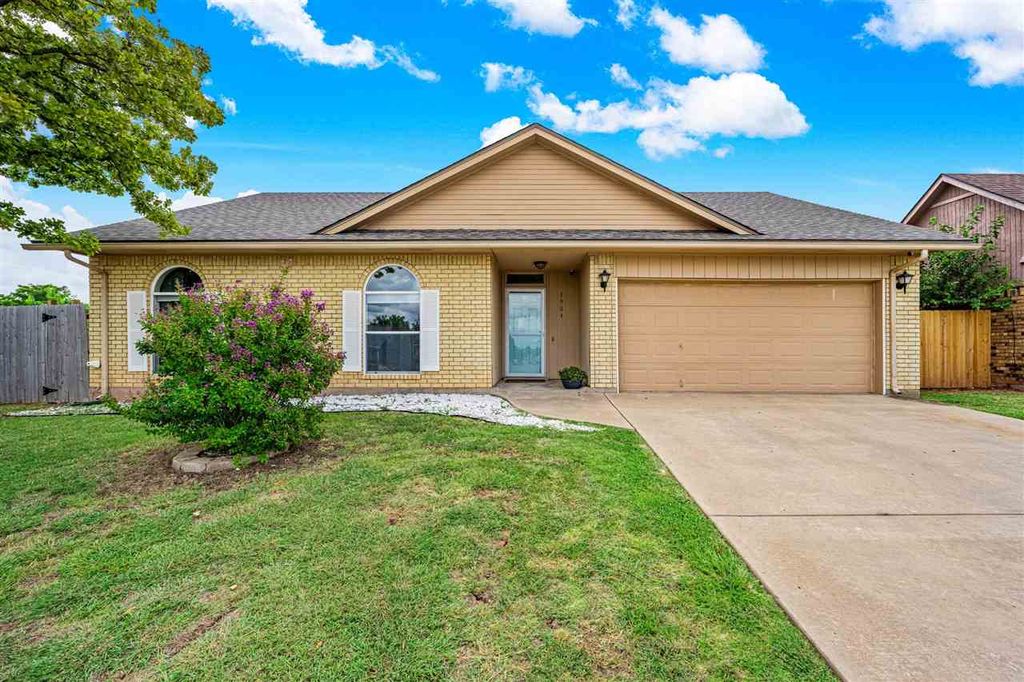 3904 SW Wolf St, Lawton, OK 73505