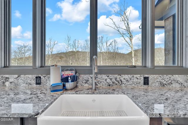 564 Thissa Way, Gatlinburg, TN 37738