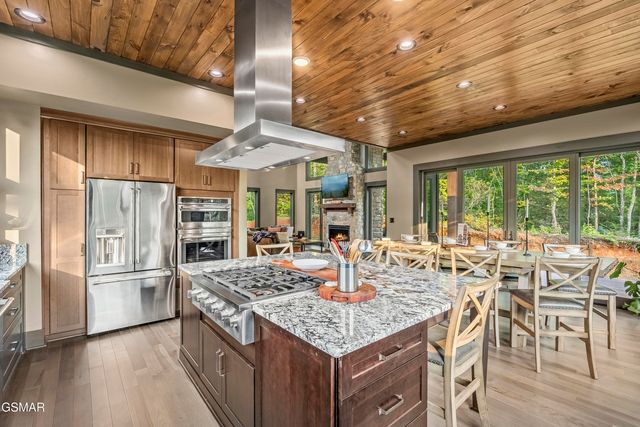 564 Thissa Way, Gatlinburg, TN 37738