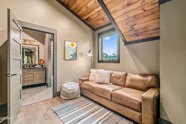 564 Thissa Way, Gatlinburg, TN 37738