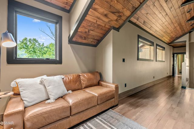 564 Thissa Way, Gatlinburg, TN 37738