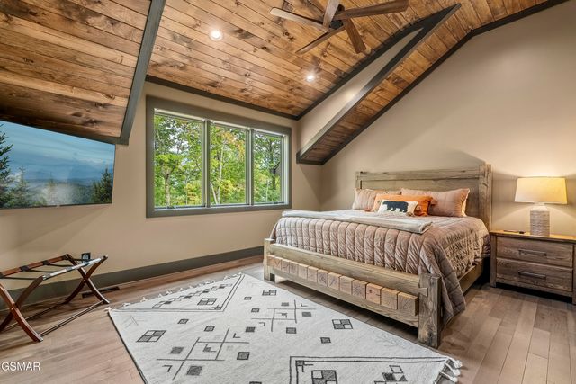 564 Thissa Way, Gatlinburg, TN 37738