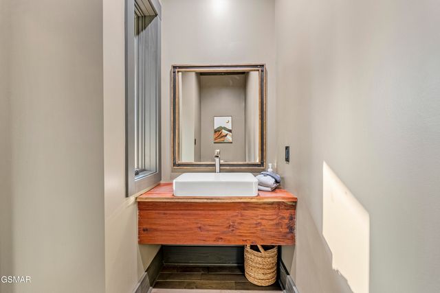 564 Thissa Way, Gatlinburg, TN 37738