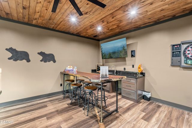 564 Thissa Way, Gatlinburg, TN 37738