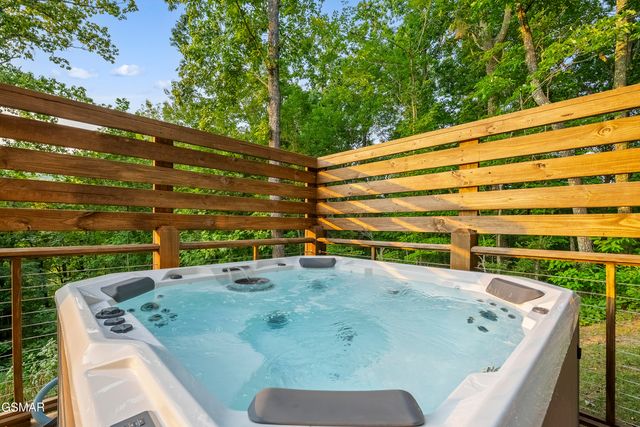 564 Thissa Way, Gatlinburg, TN 37738