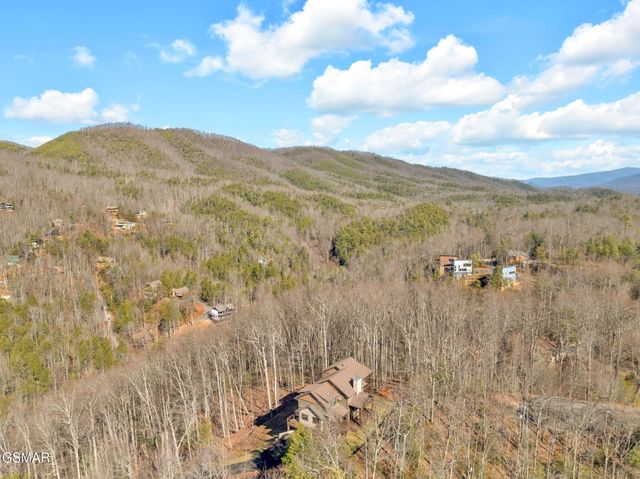 564 Thissa Way, Gatlinburg, TN 37738