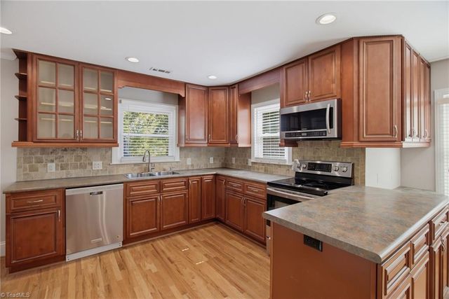 525 Farriss Avenue E, High Point, NC 27262