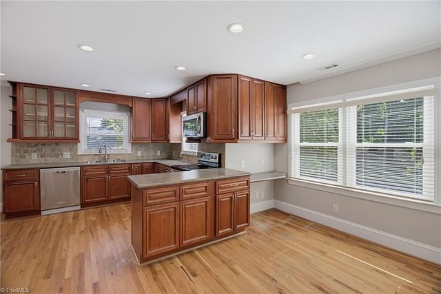 525 Farriss Avenue E, High Point, NC 27262