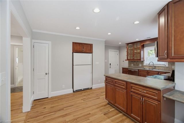 525 Farriss Avenue E, High Point, NC 27262