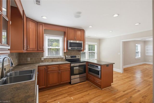 525 Farriss Avenue E, High Point, NC 27262
