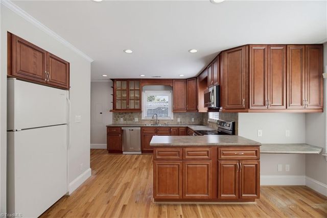 525 Farriss Avenue E, High Point, NC 27262
