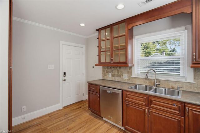 525 Farriss Avenue E, High Point, NC 27262