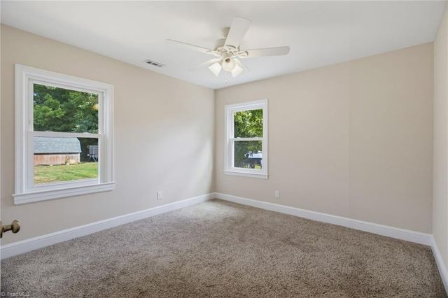 525 Farriss Avenue E, High Point, NC 27262