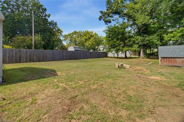 525 Farriss Avenue E, High Point, NC 27262