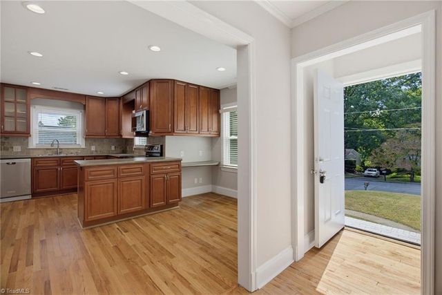 525 Farriss Avenue E, High Point, NC 27262