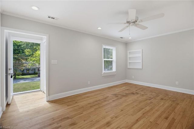 525 Farriss Avenue E, High Point, NC 27262