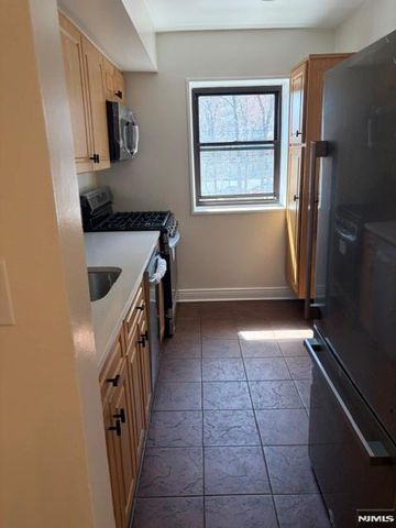 218 Prospect Avenue 3C, Hackensack, NJ 07601