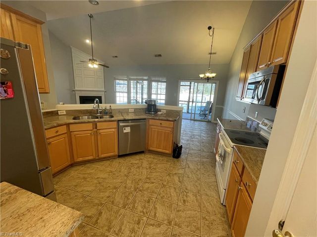 1579 Pondhaven Drive, High Point, NC 27265