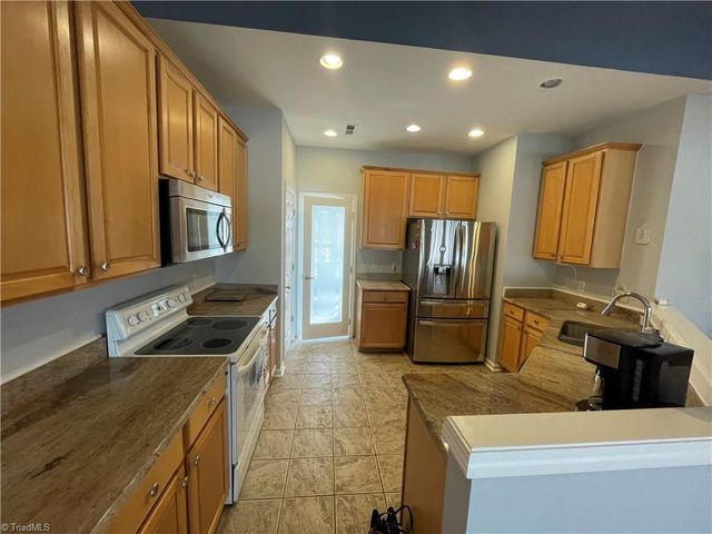 1579 Pondhaven Drive, High Point, NC 27265