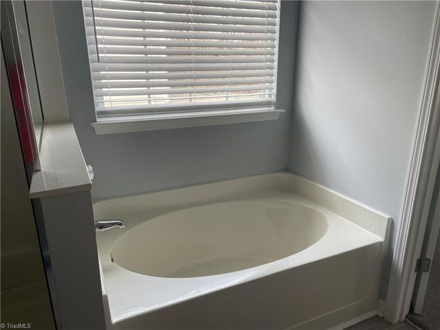 1579 Pondhaven Drive, High Point, NC 27265